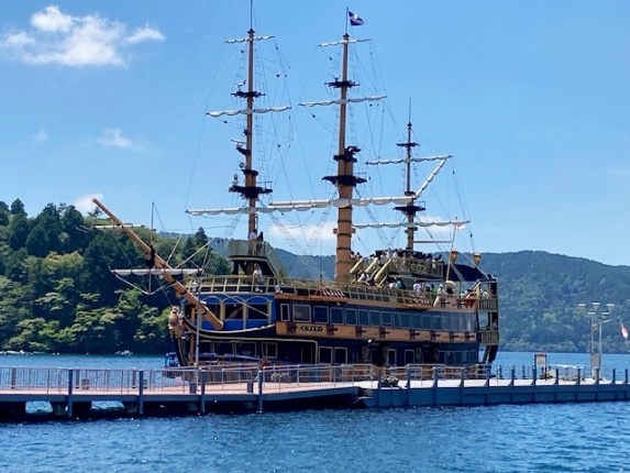 箱根芦ノ湖の海賊船外観写真