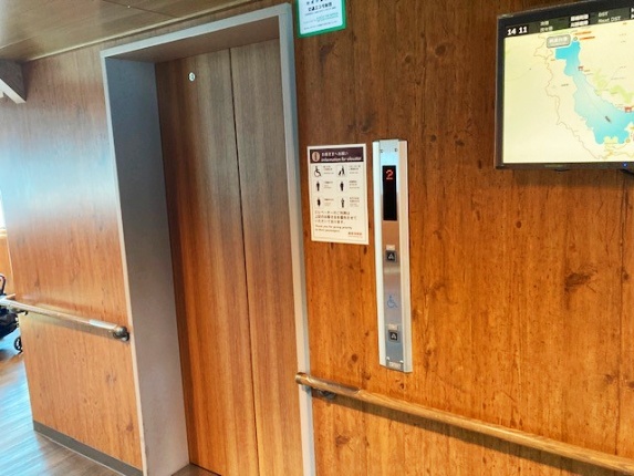 箱根芦ノ湖の海賊船にはエレベーターが完備されている