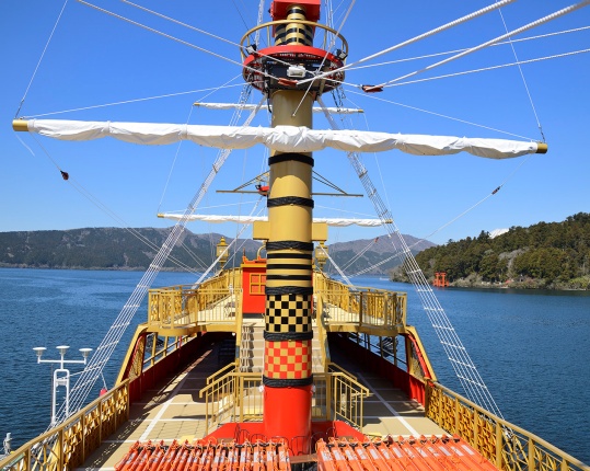 箱根芦ノ湖の海賊船「クイーン芦ノ湖」の特別室展望デッキの写真
