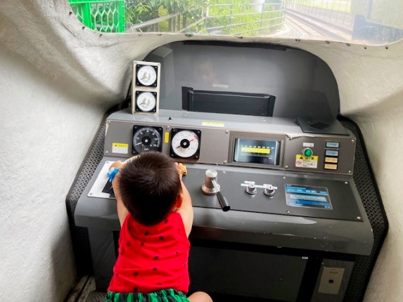 鉄道博物館のミニ新幹線で運転体験