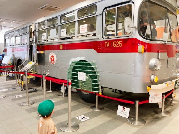 電車とバスの博物館でバスの運転手体験ができる東急バスの写真