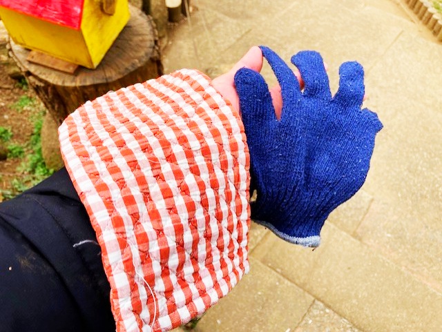 町田リス園では手袋とミトンが安全のため配られる